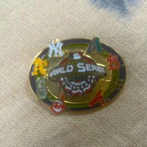 WORLD SERIES 2001 post pin